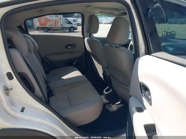 3CZRU6H53HM720832 2017 HONDA HR-V - Image 8