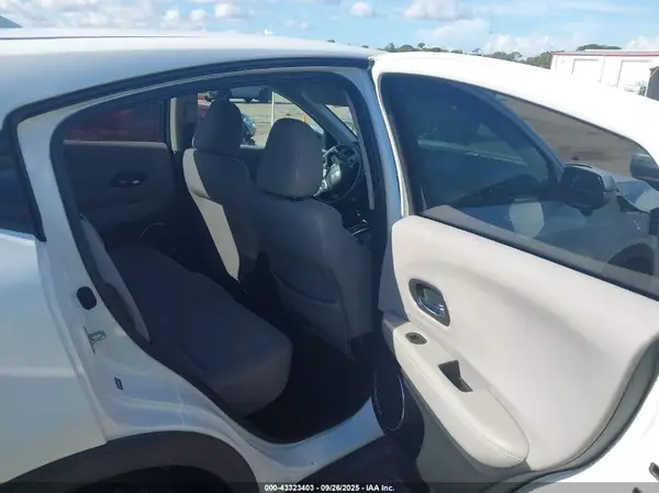 3CZRU6H53HM724184 2017 HONDA HR-V - Image 8