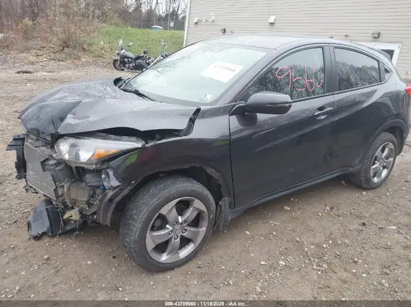 3CZRU6H53HM725724 2017 HONDA HR-V - Image 2