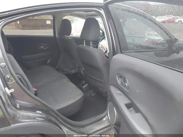 3CZRU6H53HM725724 2017 HONDA HR-V - Image 8