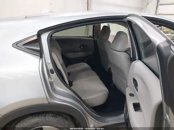3CZRU6H53JG729700 2018 HONDA HR-V - Image 8