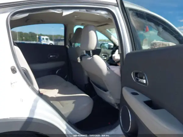 3CZRU6H53KM724676 2019 HONDA HR-V - Image 8