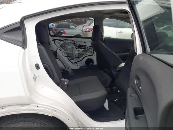 3CZRU6H53NM747170 2022 HONDA HR-V - Image 8