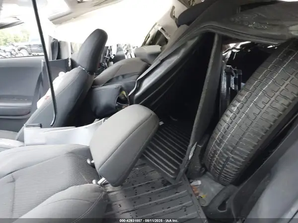 3CZRU6H53NM755222 2022 HONDA HR-V - Image 8