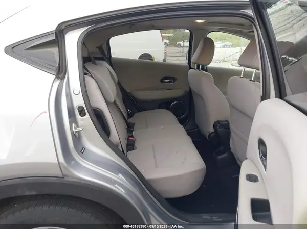 3CZRU6H54HG705500 2017 HONDA HR-V - Image 8