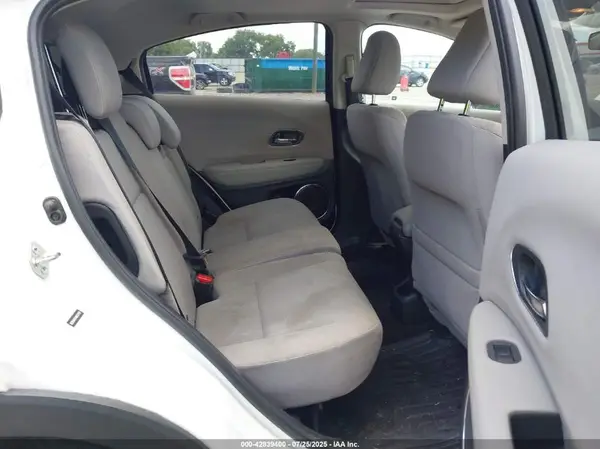 3CZRU6H54HM731757 2017 HONDA HR-V - Image 8