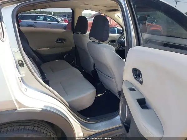 3CZRU6H55HG706686 2017 HONDA HR-V - Image 8