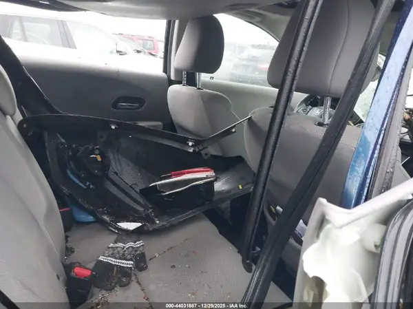 3CZRU6H55HM701358 2017 HONDA HR-V - Image 8
