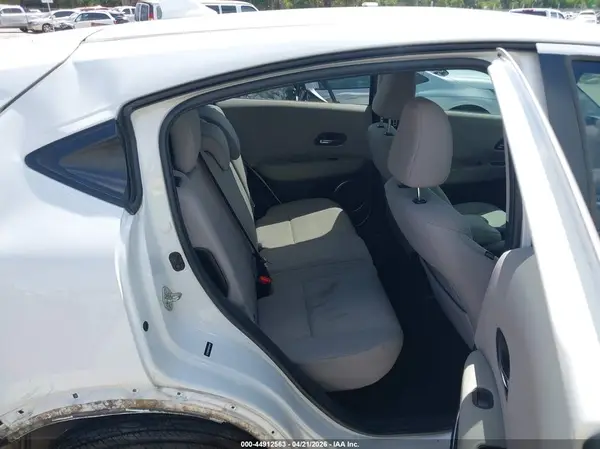 3CZRU6H55HM706480 2017 HONDA HR-V - Image 8