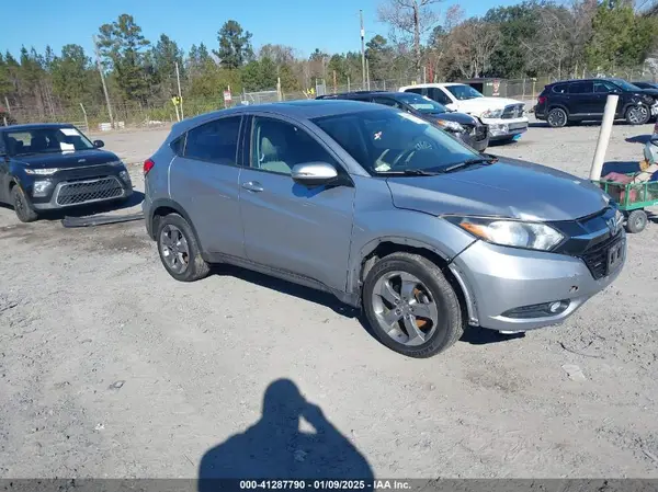 3CZRU6H55HM731198 2017 HONDA HR-V - Image 1