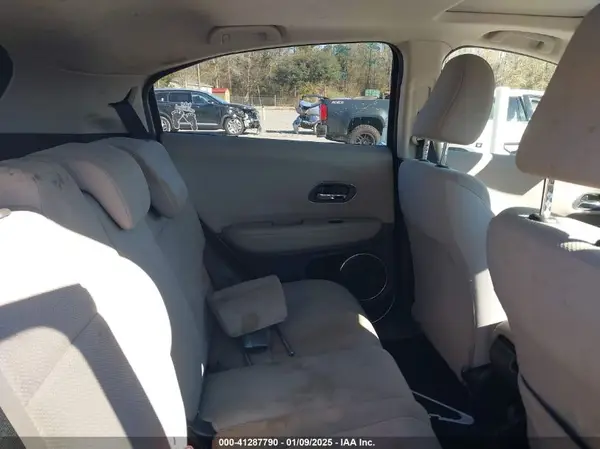 3CZRU6H55HM731198 2017 HONDA HR-V - Image 8