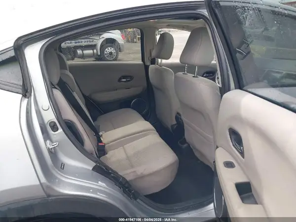 3CZRU6H55JG703468 2018 HONDA HR-V - Image 8