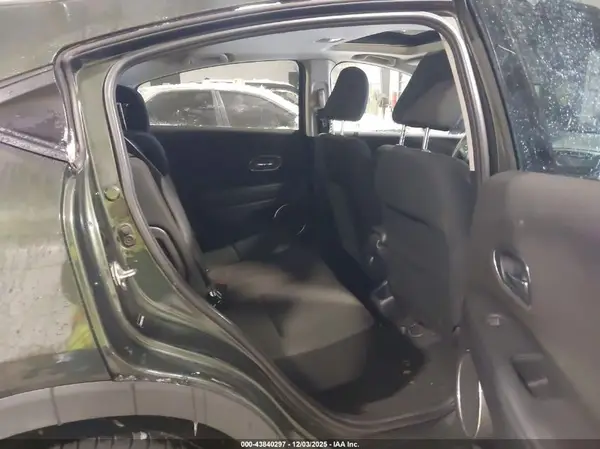 3CZRU6H55JG704586 2018 HONDA HR-V - Image 8