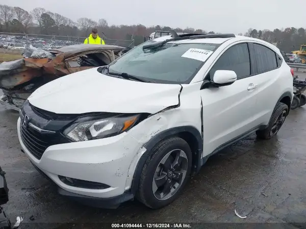 3CZRU6H55JM705061 2018 HONDA HR-V - Image 2