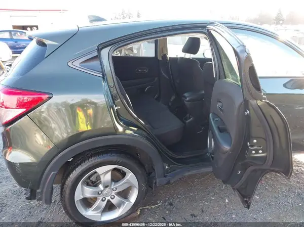 3CZRU6H56HM712000 2017 HONDA HR-V - Image 8