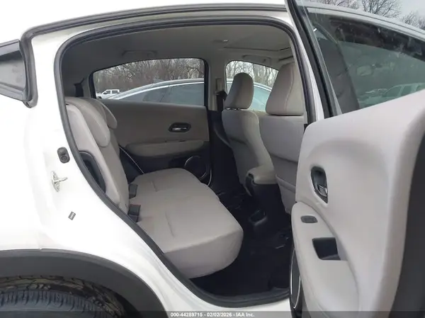 3CZRU6H56HM713695 2017 HONDA HR-V - Image 8