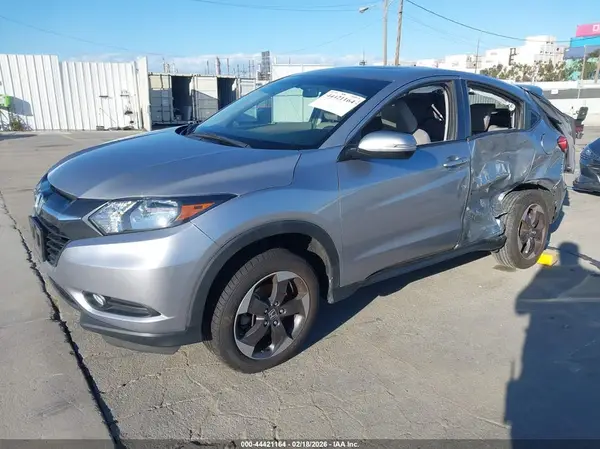 3CZRU6H56JG718805 2018 HONDA HR-V - Image 2