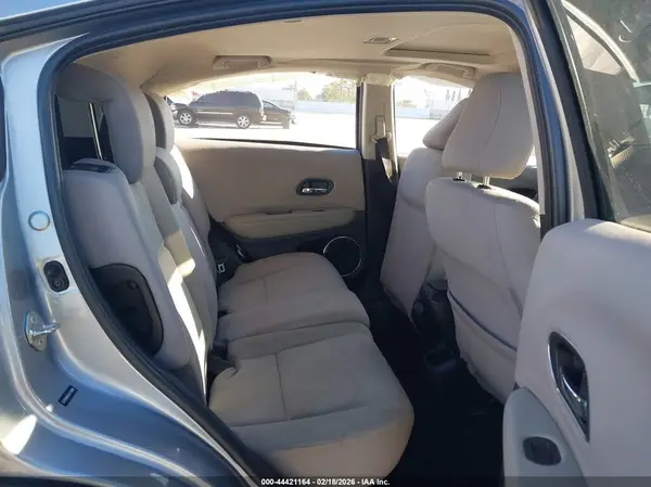 3CZRU6H56JG718805 2018 HONDA HR-V - Image 8