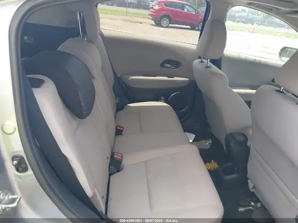 3CZRU6H56JG727875 2018 HONDA HR-V - Image 8