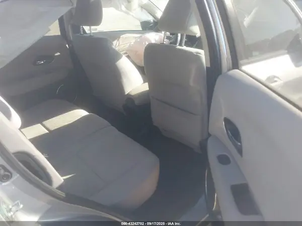 3CZRU6H56JG729710 2018 HONDA HR-V - Image 8