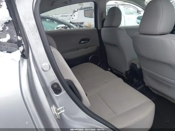 3CZRU6H56JM701357 2018 HONDA HR-V - Image 8