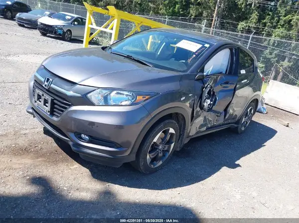 3CZRU6H56JM715291 2018 HONDA HR-V - Image 2