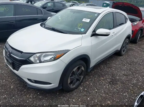 3CZRU6H56JM721799 2018 HONDA HR-V - Image 2