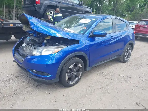 3CZRU6H56JM728557 2018 HONDA HR-V - Image 2
