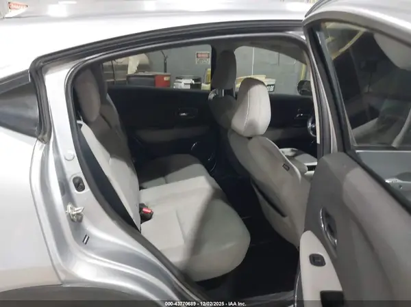 3CZRU6H56KM743206 2019 HONDA HR-V - Image 8