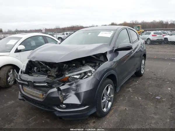 3CZRU6H57HM707016 2017 HONDA HR-V - Image 2