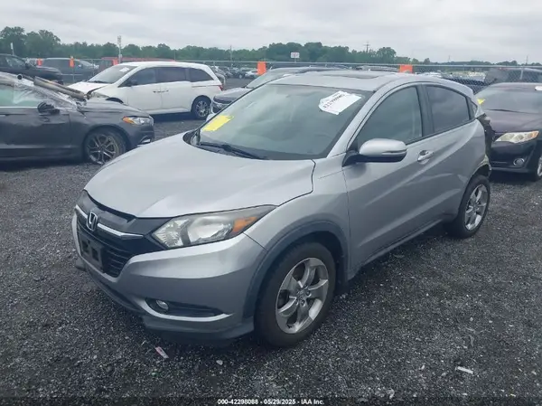 3CZRU6H57HM710692 2017 HONDA HR-V - Image 2