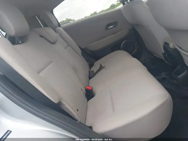 3CZRU6H57HM710692 2017 HONDA HR-V - Image 8