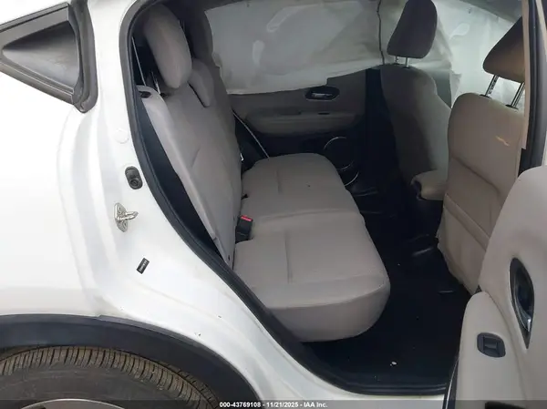 3CZRU6H57HM720705 2017 HONDA HR-V - Image 8