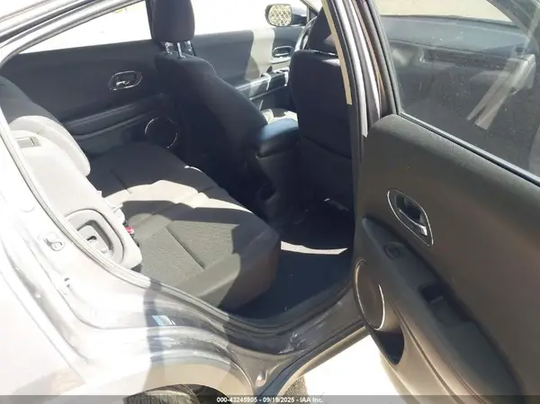 3CZRU6H57JG702290 2018 HONDA HR-V - Image 8