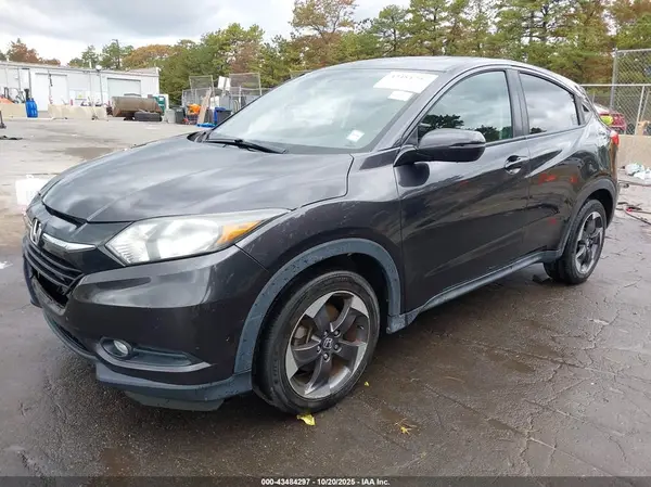 3CZRU6H57JG708381 2018 HONDA HR-V - Image 2