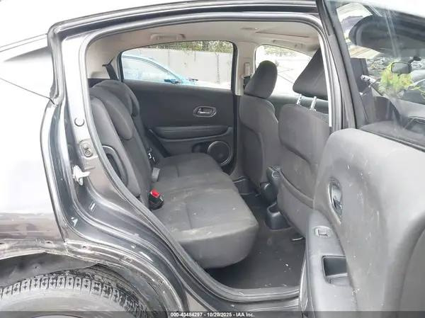 3CZRU6H57JG708381 2018 HONDA HR-V - Image 8