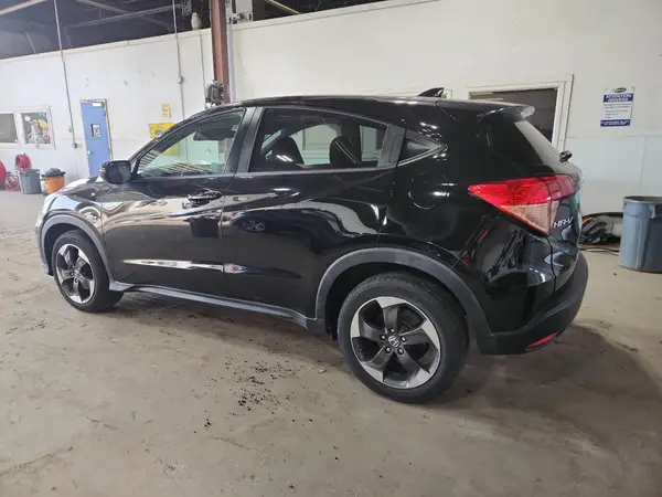 3CZRU6H57JG714410 2018 HONDA HR-V - Image 2