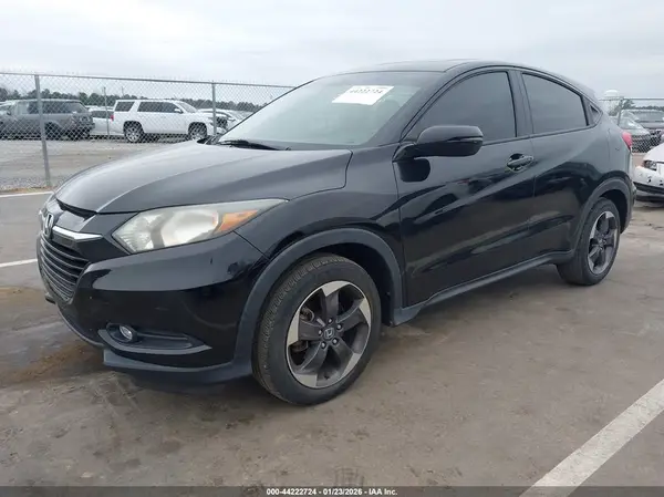 3CZRU6H57JG717033 2018 HONDA HR-V - Image 2