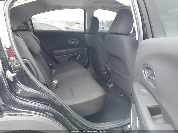 3CZRU6H57JG717033 2018 HONDA HR-V - Image 8