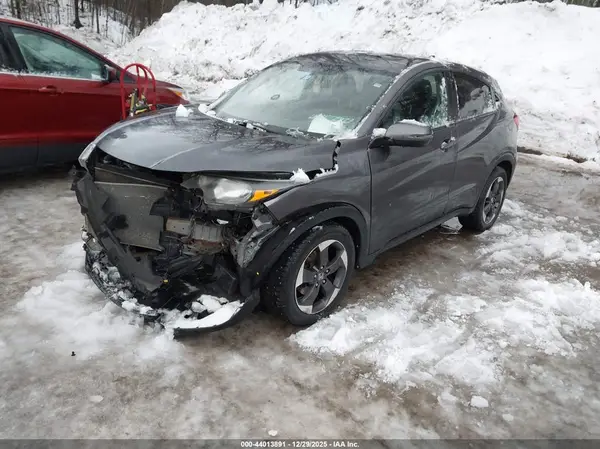 3CZRU6H57JM701772 2018 HONDA HR-V - Image 2