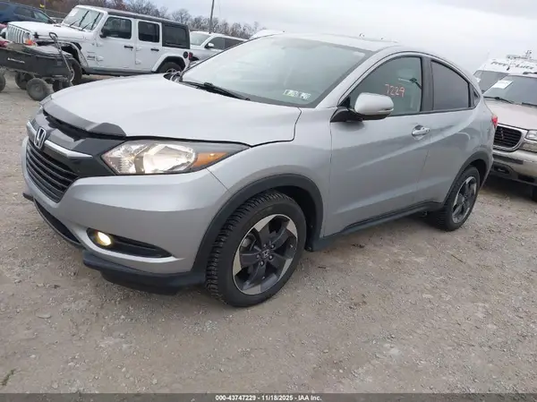 3CZRU6H57JM704428 2018 HONDA HR-V - Image 2