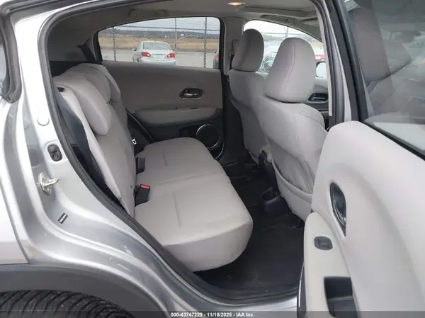 3CZRU6H57JM704428 2018 HONDA HR-V - Image 8
