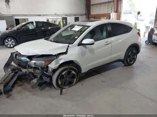 3CZRU6H57JM710388 2018 HONDA HR-V - Image 2