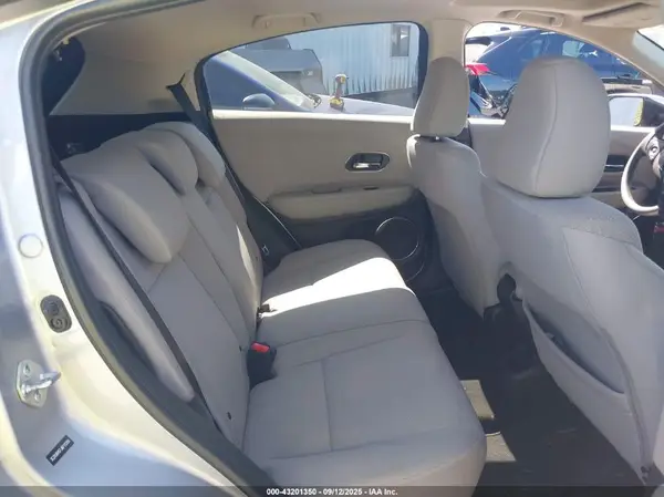 3CZRU6H57JM715350 2018 HONDA HR-V - Image 8