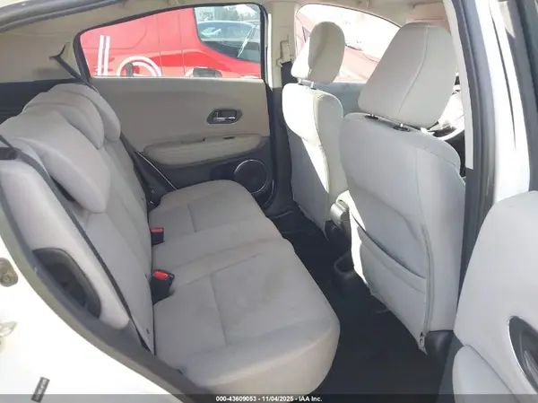 3CZRU6H57JM719950 2018 HONDA HR-V - Image 8