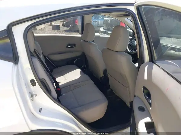 3CZRU6H57JM721780 2018 HONDA HR-V - Image 8