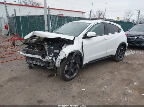 3CZRU6H57JM729233 2018 HONDA HR-V - Image 2