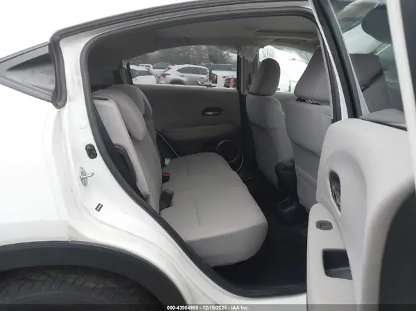 3CZRU6H57JM729233 2018 HONDA HR-V - Image 8
