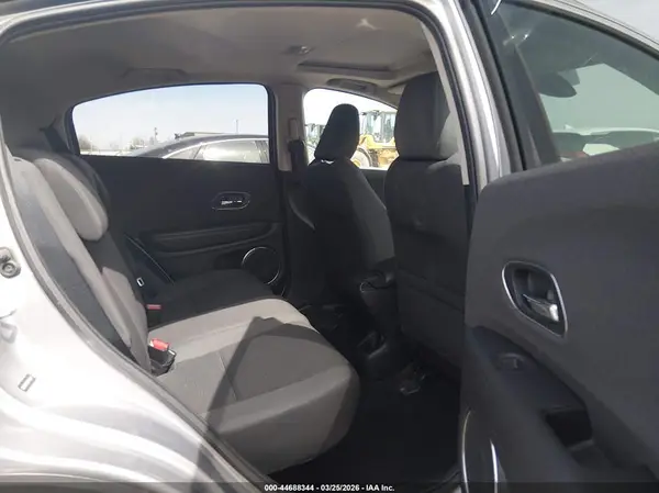 3CZRU6H57KM723627 2019 HONDA HR-V - Image 8
