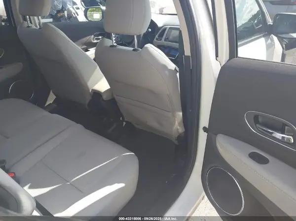 3CZRU6H57KM737110 2019 HONDA HR-V - Image 8